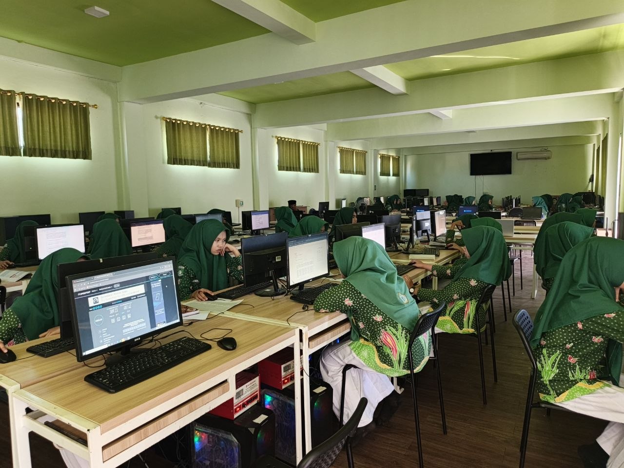 323 Santri MA Zaha 1 Genggong Ikuti Try Out TKA 2026 Bersama Ganesha Operation